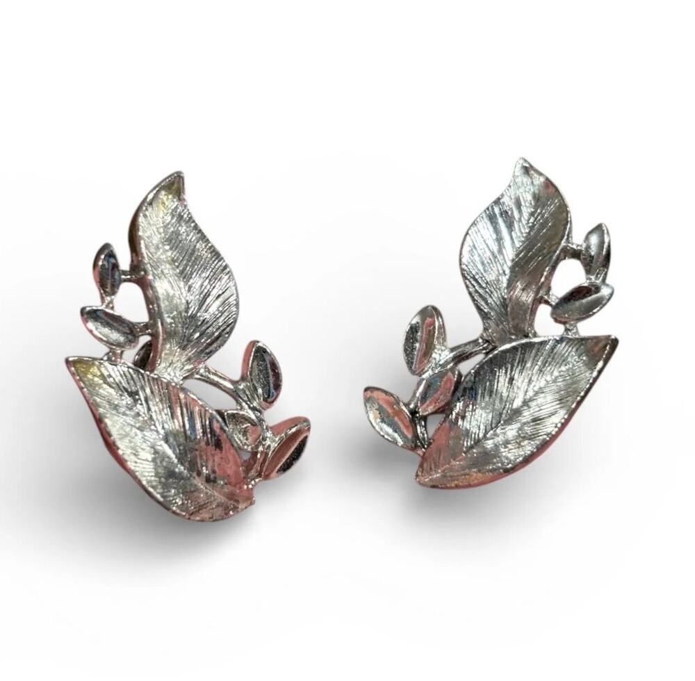 Vintage Silver Tone Leaf Clip On Earrings Botanical Nature Design